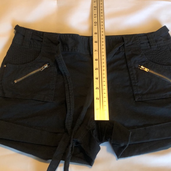 Womens size 6 black Express cuffed Shorts with front pockets - Picture 5 of 10
